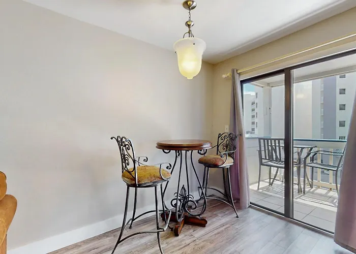 Regatta #204c Apartment *